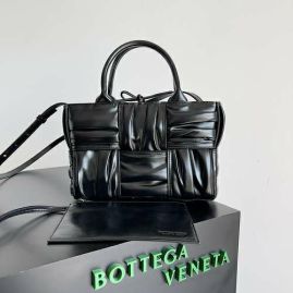 Picture of Bottega Veneta Lady Handbags _SKUfw152375160fw